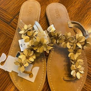 Mixit tan and cream color floral flip flops size 8.